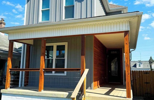 Charming and Newly Renovated Home - Close to Columbus Attractions