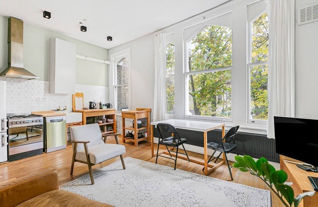 Charming and Spacious Apartment in Central Brixton