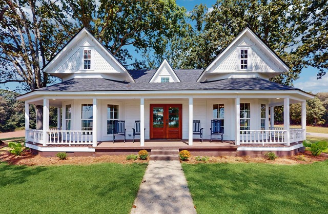 Charming and spacious country home with mountain views