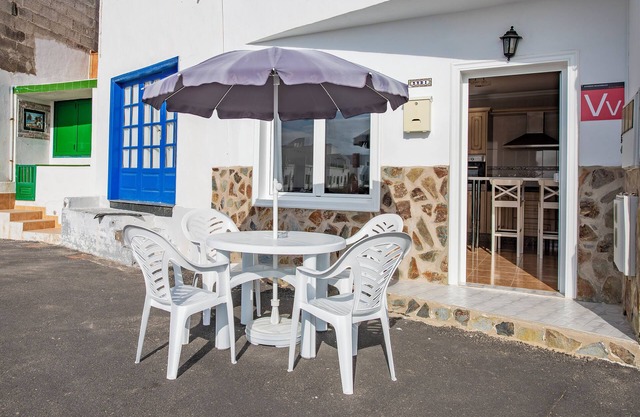 Charming Apartment Directly On Seaside Close to Caletón Blanco with Wi-Fi