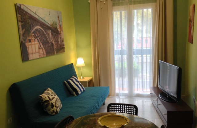 Charming apartment, long stays. 2 rooms in the attractive Triana