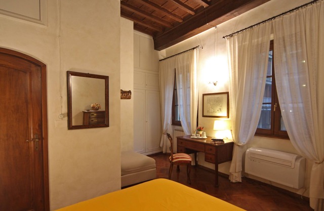Charming apartment near Ponte Vecchio Free Wi-fi, Aircond.