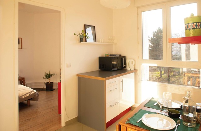 Charming apartment, quiet, vue on a parc, two steps from La Défense, Paris !