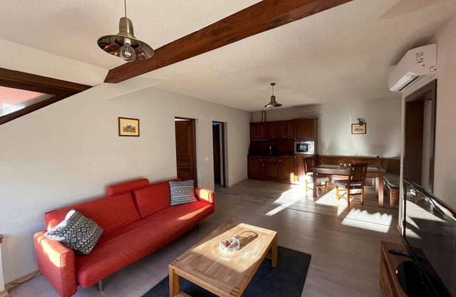 Charming Apartment - Residence in Brasov's Historical Center - Free Parking