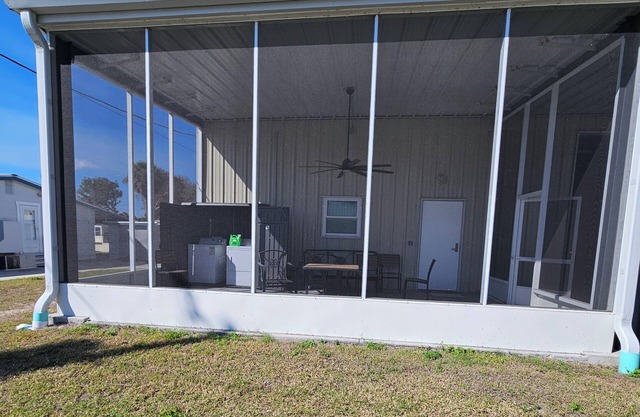 Charming apartment with AC and WiFi in gorgeous Lake Port, FL