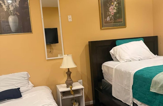 Charming B&B with AC in Bowie MD