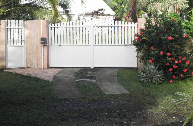 CHARMING BRIGHT VILLA WITH POOL BETWEEN SEA & MOUNTAIN