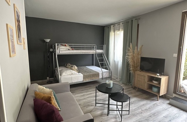 Charming beach apartment 200 m from parking and all amenities