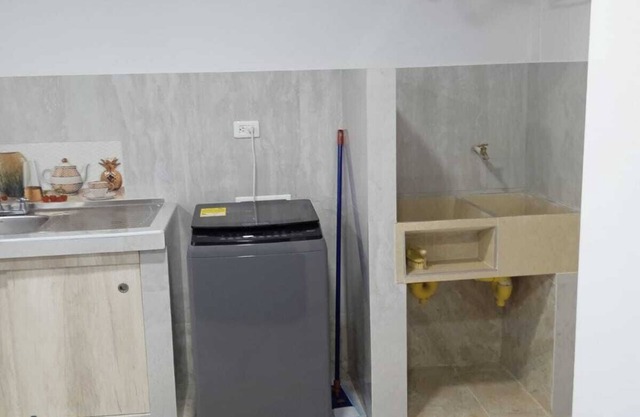 Charming bed & breakfast in marvelous Cali with WiFi