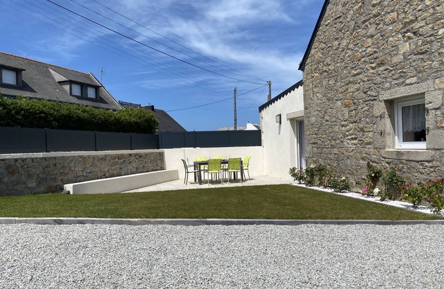 Charming Breton House Just Steps from the Beach (100 meters, Easy Access)