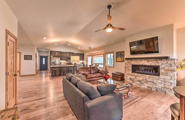 Charming Buena Vista Home ~ 1 Block to Main Street