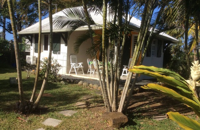 Charming bungalow located between sea and mountains