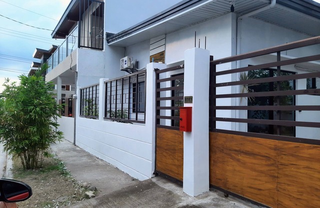 Charming bungalow with AC and WiFi in peaceful Angeles