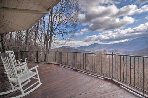 Charming Burnsville Apt with Mountain Views and Deck!