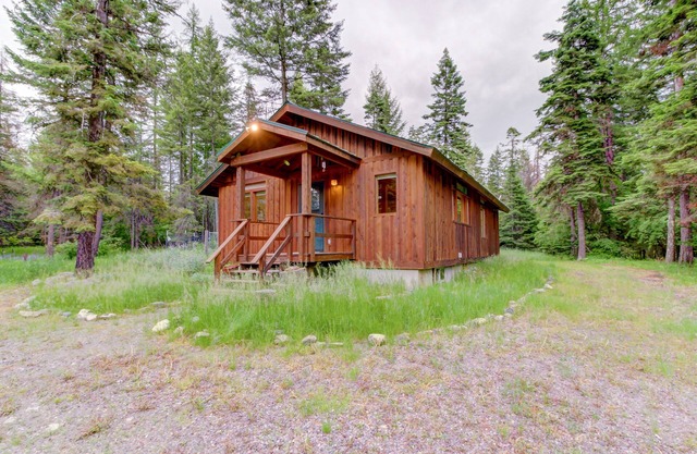 Charming Cabin Near Flathead Lake with Deck - Close to Activities