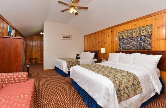 Charming Cabin Setting! 4 Family-Friendly Units, On-site Pool!