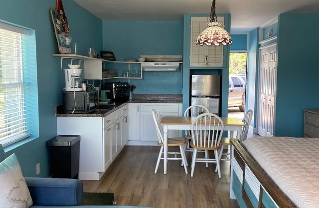 Charming Cedar Key Turtle Condo Gulf view with oversized balcony