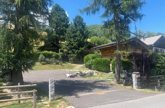 Charming chalet facing the Mont Blanc range. Your 4-legged friend is welcome
