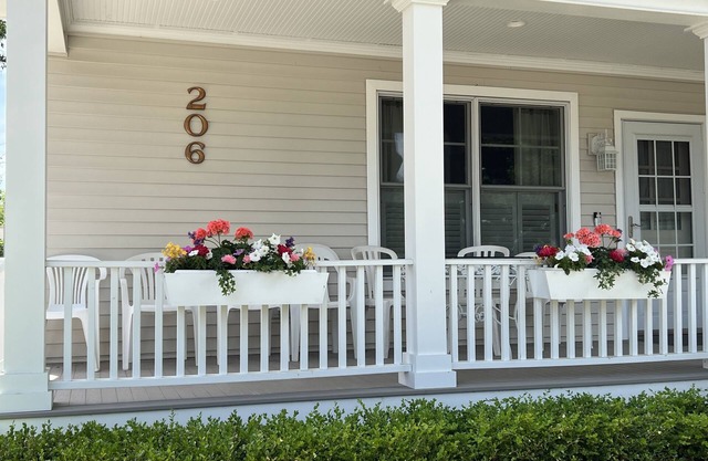 Charming Charlevoix Downtown Cottage - Weekly - Ideal Location with Central Air