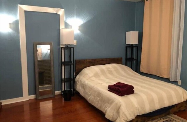 Charming, cheerful, comfortable, centrally located, and walkable!nnn
