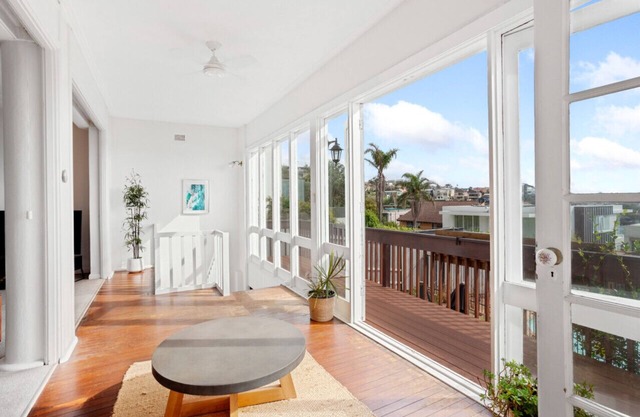 Charming Clifftop Beachhouse