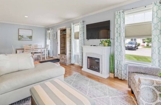 Charming Coastal Getaway | Sleeps 6 | Gym
