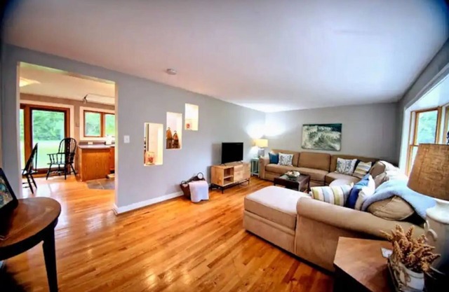 ❤️Charming Coastal/Country Home w/3 Acres & Sauna!❤️