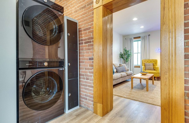 Charming Condo ~ 4 Mi From Indianapolis Zoo