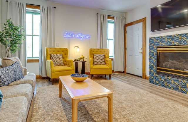 Charming Condo ~ 4 Mi From Indianapolis Zoo