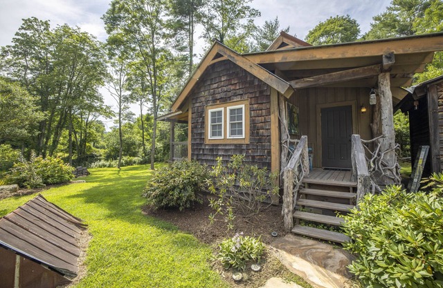 Charming Cottage - 5 minutes from Lake Glenville