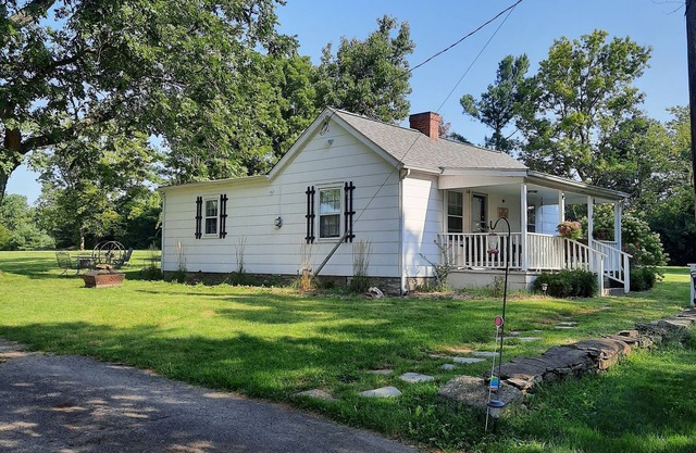 Charming Cottage Home On A Farm In The Kentucky Horse Country! Relax!