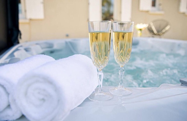 Charming cottage in vineyards with spa and garden