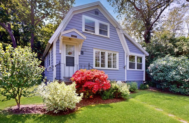 Charming cottage near the ocean w/beach access & near Gloucester