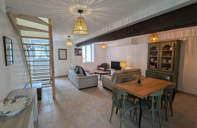 Charming cottage near Orléans with private garden and parking