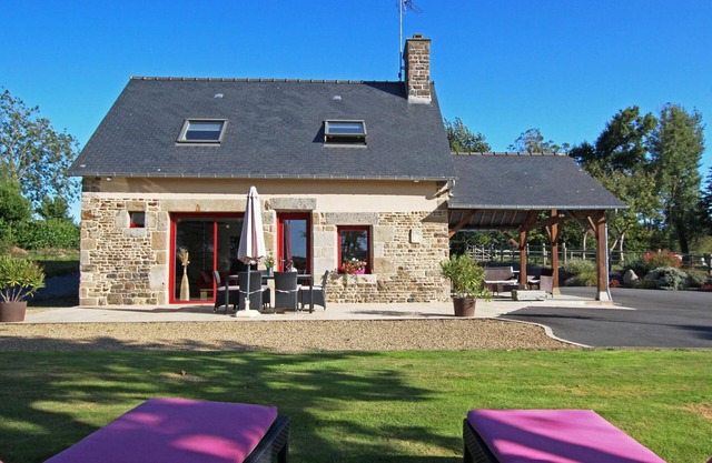 Charming Cottage with Garden, WiFi, and Baby Equipment in Normandy Countryside
