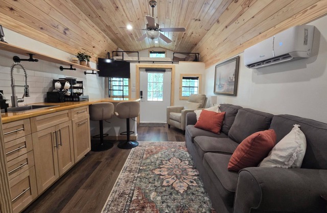 Charming Country Cottage minutes from Gainesville