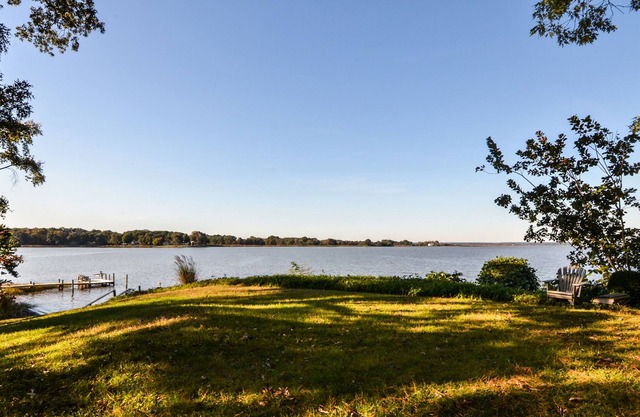 Charming Cozy Cottage on the Rappahannock w/ private pier & expansive views!
