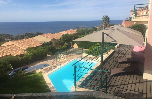 Charming detached house with pool and sea view - Les hauts de st florent