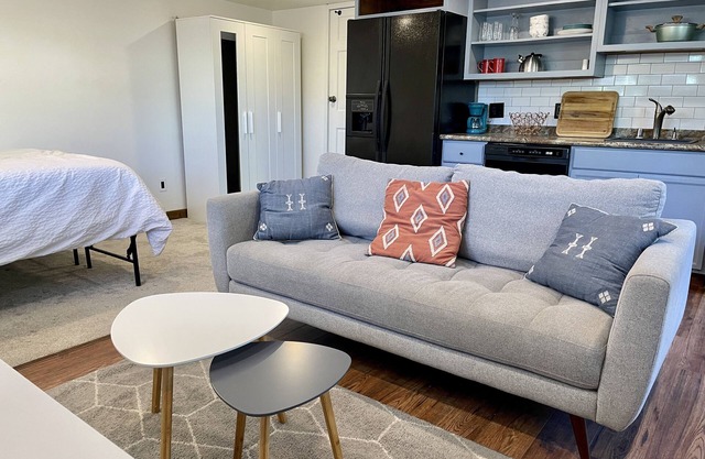 Charming Detached Studio with Private Yard and Laundry