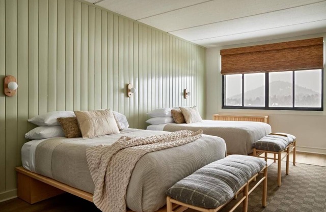 Charming Double Queen Room l Bluebird Lake Placid