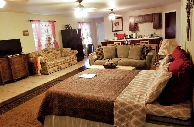 Charming Downstairs Unit