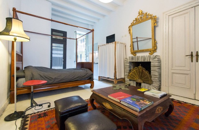 Charming downtown studio, Isola District