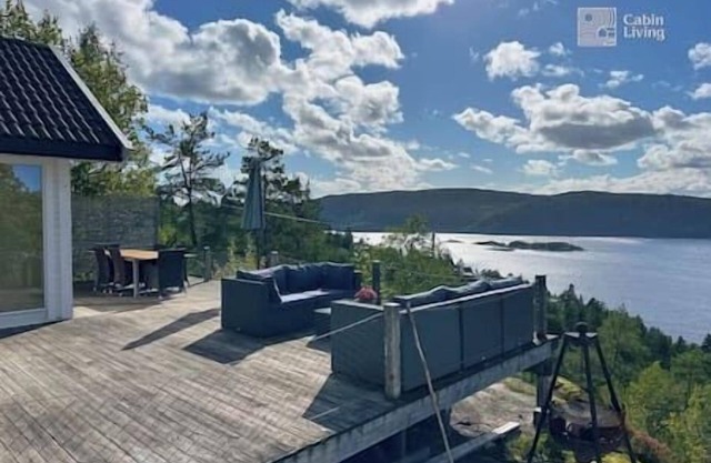 Charming Drøbak cabin: breathtaking fjord views