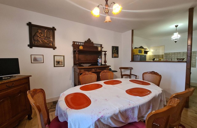Charming Duplex in Saint-Gaultier: Private Courtyard, Free Wifi, Near Creuse River