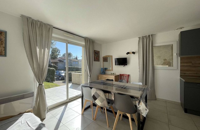 Charming Duplex House in Salavas: Terrace, Pools, WIFI, Pet-Friendly, Sleeps Up to 6