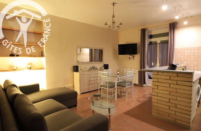 Charming duplex with parking and Wi-Fi near Montargis