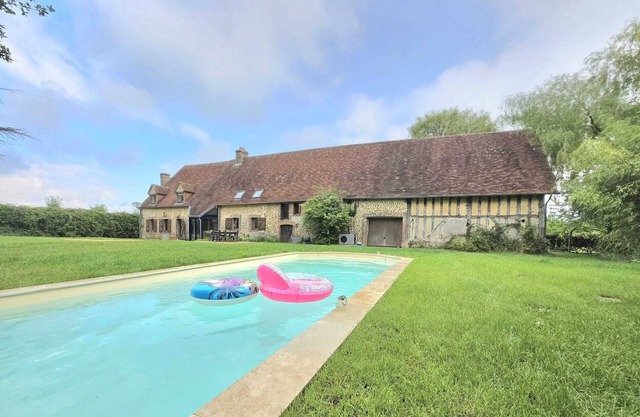 Charming farmhouse, calm & swimming pool