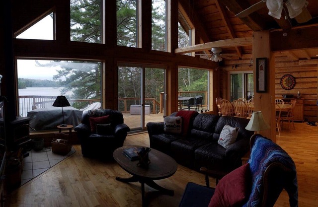 Charming Family Lakefront Cottage in Algonquin Highlands