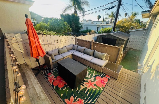 Charming Fairy Garden Cottage 15 Min from the Beach