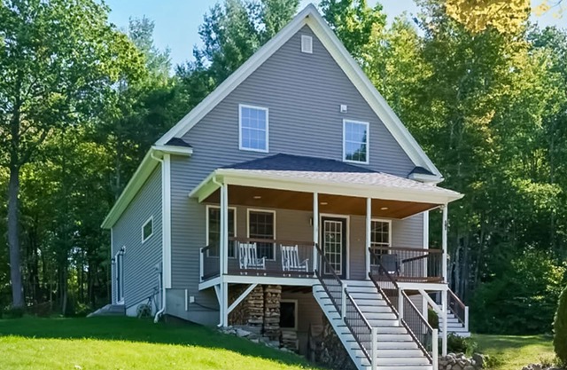 Charming family-friendly home near the Lake, deck, and backyard playground